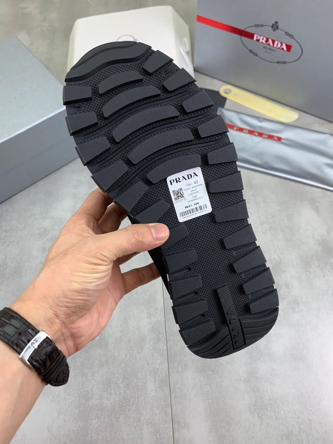 Men's shoes 💰P560💰[New model] Flying weave series (summer must-have) is now available on the official website, 🆘 Trendy brand (Prada) mainly promotes popular models, avant-garde and versatile fashionable men's shoes, private version molding, cowhide surface splicing 1:1.. Simple fashion, original imported cowhide lining and cowhide feet; the atmosphere and personality are more fashionable, eye-catching and pursuing class. It will subvert the old idea and be a must-have for fashion trendsetters with you! Must keep it for yourself! High-end comfort and low-end, high-end quality workmanship. Size: 38-45 6️⃣colors available.